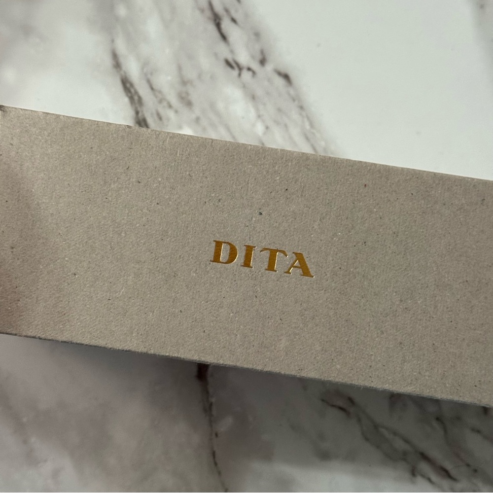 Dita Venzyn Sunglasses - Picture 7 of 8